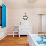 Comfortable No 13 , Summer Pool Holiday home *