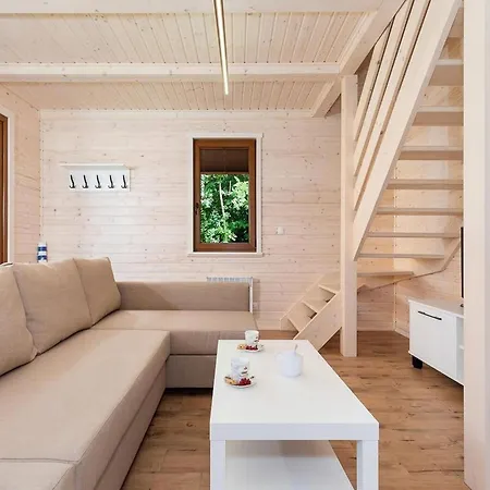 Comfortable No 13 , Summer Pool Rewal